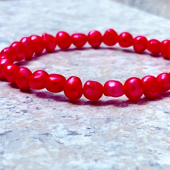7” Red Cultured Freshwater Pearl Bracelet - Picture 4 of 5